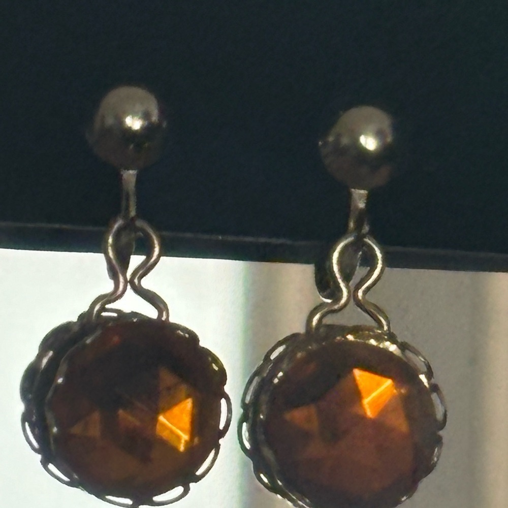 Vintage gold tone amber stone screw on earrings (no piercing required) - Picture 7 of 14